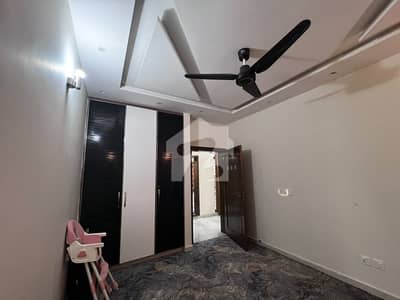 ایل ڈی اے ایوینیو لاہور میں 5 کمروں کا 10 مرلہ مکان 3.6 کروڑ میں برائے فروخت۔