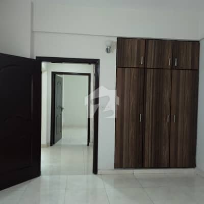10 MARLA 3 BEDROOM APARTMENT AVAILABLE FOR RENT