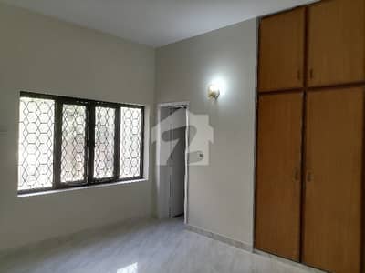 Unoccupied Prime Location Flat Of 10 Marla Is Available For Rent In Askari