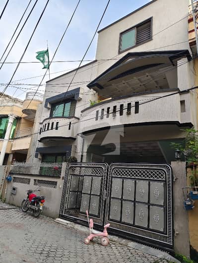 سیٹیلائیٹ ٹاؤن - بلاک اے سیٹیلائیٹ ٹاؤن,راولپنڈی میں 6 کمروں کا 8 مرلہ مکان 8.0 کروڑ میں برائے فروخت۔ سیٹیلائیٹ ٹاؤن - بلاک اے سیٹیلائیٹ ٹاؤن,راولپنڈی میں 6 کمروں کا 8 مرلہ مکان 8.0 کروڑ میں برائے فروخت۔