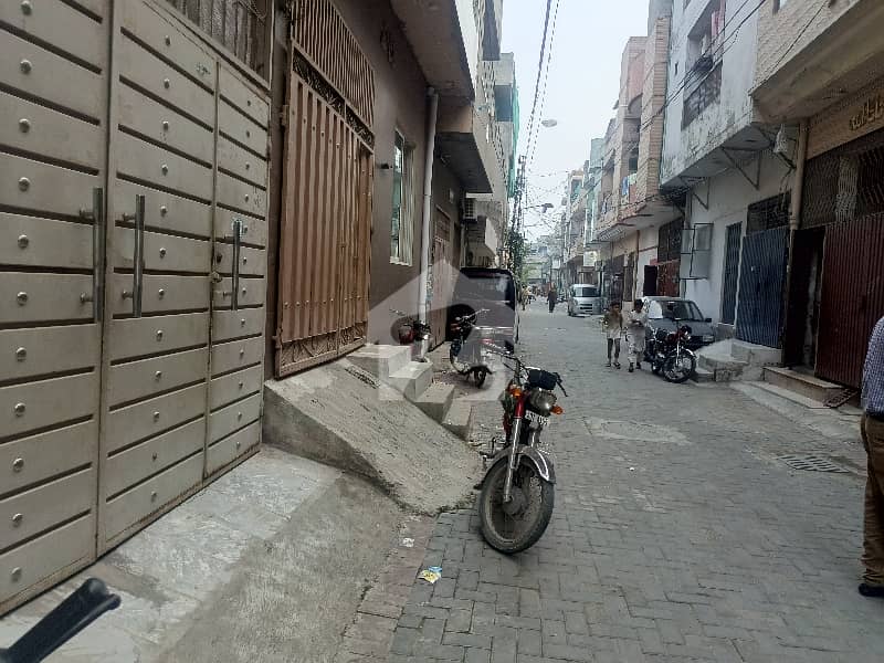 2.5 Marla Triple Storey House For Rent 2.5 Marla Triple Storey House For Rent