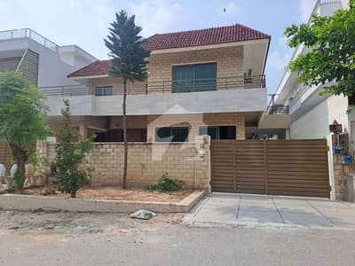 1 Kanal House Ground Floor & Basement Available For Rent 1 Kanal House Ground Floor & Basement Available For Rent