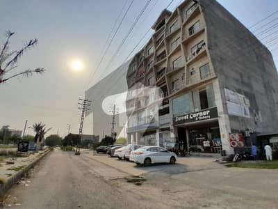 جوبلی ٹاؤن لاہور میں 1 کمرے کا 1 مرلہ دکان 42.0 لاکھ میں برائے فروخت۔