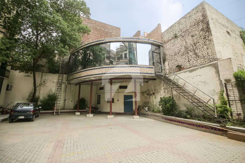 زمان پارک لاہور میں 11 کمروں کا 12 کنال عمارت 65.0 لاکھ میں کرایہ پر دستیاب ہے۔ زمان پارک لاہور میں 11 کمروں کا 12 کنال عمارت 65.0 لاکھ میں کرایہ پر دستیاب ہے۔