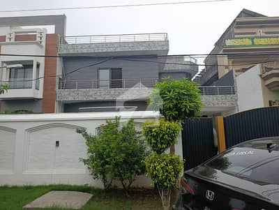 1 Kanal Luxury House for Sale in Revenue Society Hot Location