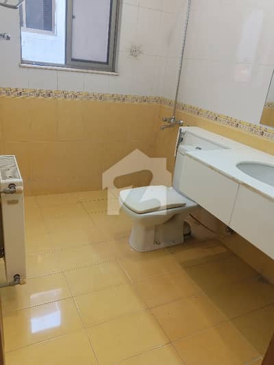 A Perfect Upper Portion Awaits You In G-10