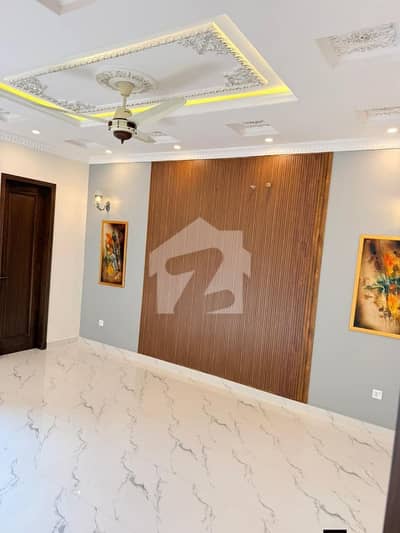 1 Kanal Commercial House For Rent