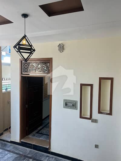 بنی گالہ اسلام آباد میں 4 کمروں کا 5 مرلہ مکان 1.65 کروڑ میں برائے فروخت۔