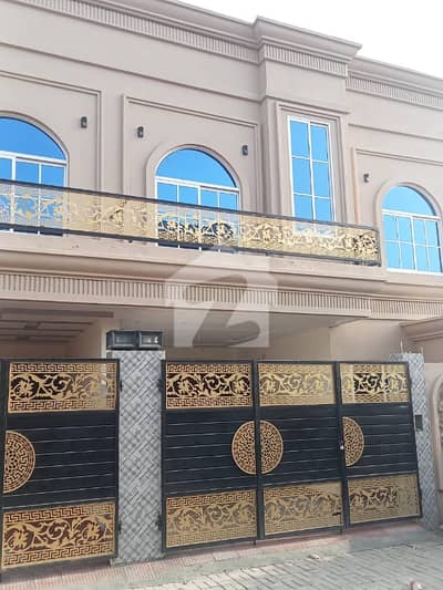 شالیمار کالونی ملتان میں 4 کمروں کا 5 مرلہ مکان 1.55 کروڑ میں برائے فروخت۔