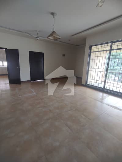 2 KANAL UPPER PORTION AVAILABLE FOR RENT IN DHA PHASE 1