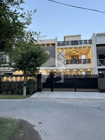 10 Marla Brand New House Available For Sale Buch Executive Villas Multan  . . . . . . Prime Location. . . . . .   Near To Park   Main Boulevard Approach  Near To Mosque Facing   Near To Commerical  5 BedRoom With Atach WashRoom   1 Drawing Room   2 Kitch