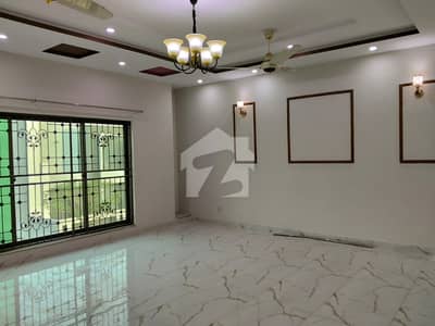 10MARLA BEAUTIFUL HOUSE FOR RENT LAKE CITY M3 LAHORE 10MARLA BEAUTIFUL HOUSE FOR RENT LAKE CITY M3 LAHORE