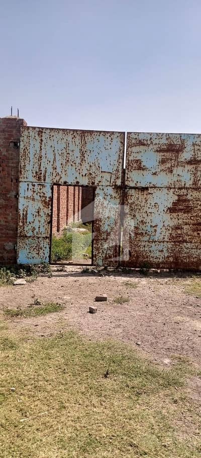 محمود بوٹی لاہور میں 4 کنال Studio فیکٹری 4.5 کروڑ میں برائے فروخت۔