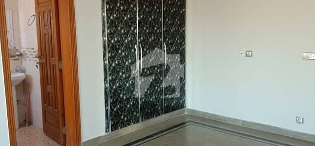 01 Kanal Slightly Used Beautiful Upper Portion Available For Rent At Very Hot Location