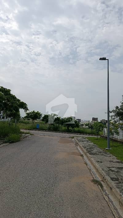 10 Marla Plot For Sale in Closed Street