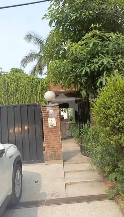 25-Marla Single-Story House for Sale in Bridge Colony Lahore Cantt.