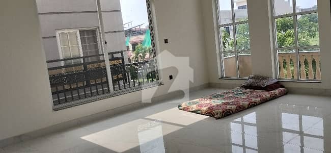 Lower Portions FOR RENT NEAR To D MARKAZ