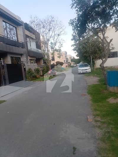 ڈی ایچ اے 9 ٹاؤن ۔ بلاک ڈی ڈی ایچ اے 9 ٹاؤن,ڈیفنس (ڈی ایچ اے),لاہور میں 5 مرلہ رہائشی پلاٹ 1.4 کروڑ میں برائے فروخت۔ ڈی ایچ اے 9 ٹاؤن ۔ بلاک ڈی ڈی ایچ اے 9 ٹاؤن,ڈیفنس (ڈی ایچ اے),لاہور میں 5 مرلہ رہائشی پلاٹ 1.4 کروڑ میں برائے فروخت۔