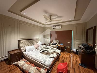 10 Marla old House Available For Sale with solar system Bahria Town Lahore