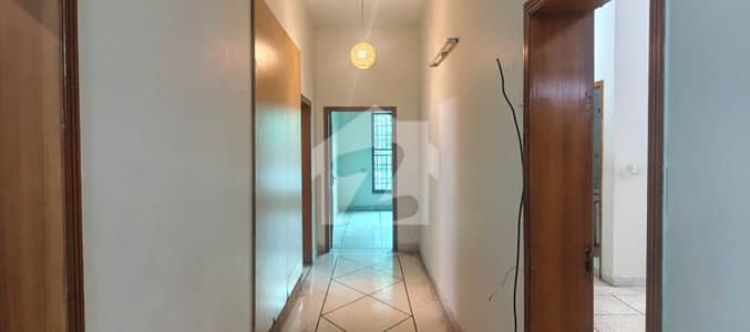 1 KANAL HOUSE AVAILABLE FOR RENT IN I-8/4