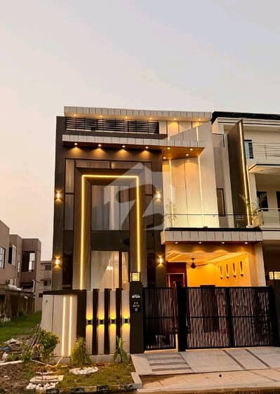 سٹی ہاؤسنگ سوسائٹی گوجرانوالہ میں 4 کمروں کا 5 مرلہ مکان 2.6 کروڑ میں برائے فروخت۔