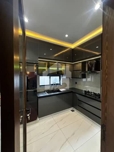 House For Grabs In 20 Marla Lahore House For Grabs In 20 Marla Lahore