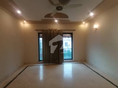 DHA 1 Kanal Facing Park Ideal Upper Portion With Separate Gate For Rent In Phase 4