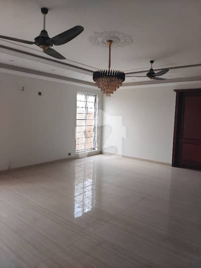 1 Kanal House Available For Rent