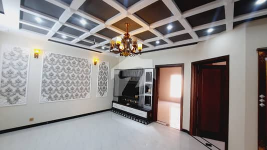 10 MARLA LIKE BRAND NEW HOUSE UP FOR SALE