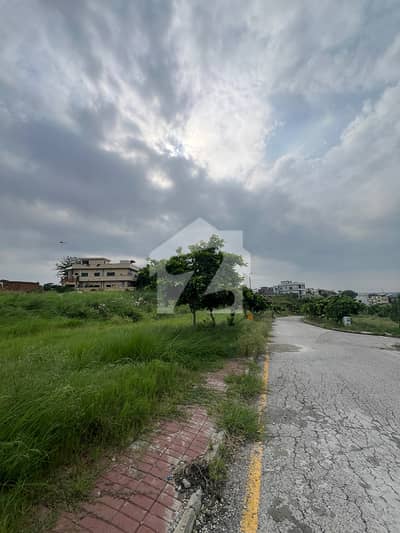 Bahria phase 8 invested price plot for sale.