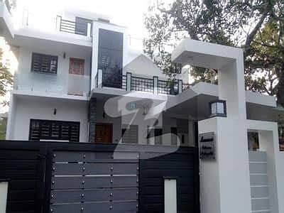INDPENDENT BUNGSLOW WITH BASEMENT/TOWN HOUSE IS AVAILABLE ON THE RENT FOR COMMERCIAL USED AT PECHS BLOCK 2