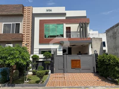 سٹی ہاؤسنگ سوسائٹی سیالکوٹ میں 4 کمروں کا 5 مرلہ مکان 2.1 کروڑ میں برائے فروخت۔