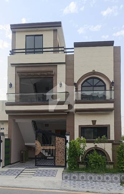فیصل ہلز اسلام آباد میں 4 کمروں کا 6 مرلہ مکان 2.35 کروڑ میں برائے فروخت۔