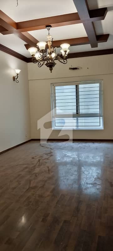 باتھ آئی لینڈ کراچی میں 4 کمروں کا 11 مرلہ فلیٹ 10.3 کروڑ میں برائے فروخت۔