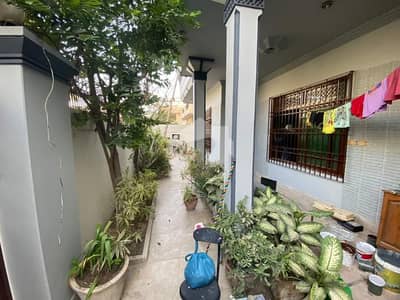 House For Sale 400 Sq Yards Single