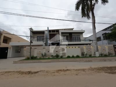 1000Sqyd Outstanding Modern Style House Available For Sale