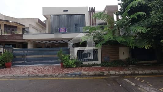 بحریہ ٹاؤن فیز 1 بحریہ ٹاؤن راولپنڈی,راولپنڈی میں 7 کمروں کا 1 کنال مکان 11.5 کروڑ میں برائے فروخت۔