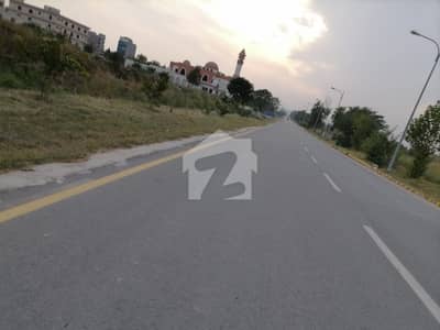 انجنیئرز کوآپریٹو ہاؤسنگ ڈی ۔ 18,اسلام آباد میں 1 کنال رہائشی پلاٹ 1.6 کروڑ میں برائے فروخت۔