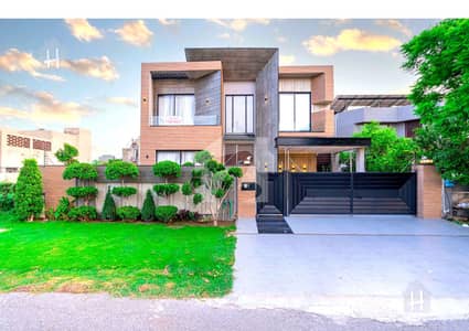 1 Kanal Top Quality Build Luxurious Beautiful Modern Design Villa With Basement For Sale In DHA Lahore Phase 7 Prime Location