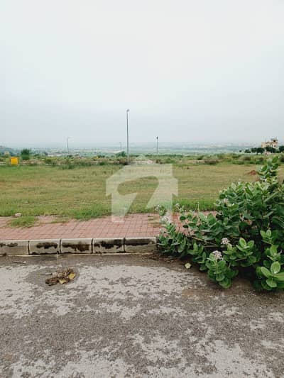 5 MARLA PLOT IN LOW PRICE FOR HOUSE