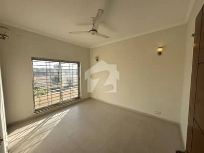 152sq yd 3 Bedrooms Luxury Villa is Available FOR RENT. 8km from Entrance of BTK. 3 Bed DDL 1 Kitchen