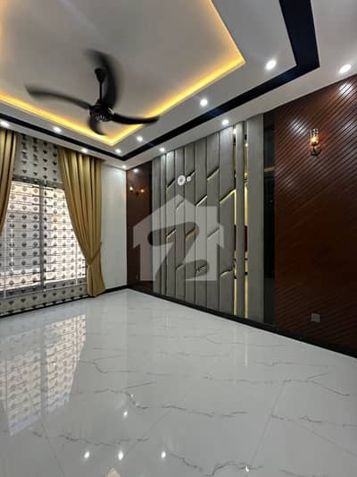 Modern 10 Marla House In Bahria Quaid Block