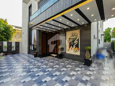Prime Location 1 Kanal House Available In Izmir Town For sale