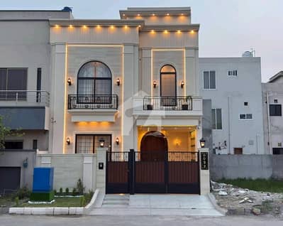 سٹی ہاؤسنگ سوسائٹی گوجرانوالہ میں 4 کمروں کا 5 مرلہ مکان 2.5 کروڑ میں برائے فروخت۔
