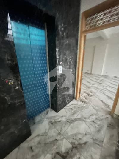 بدر کمرشل ایریا ڈی ایچ اے فیز 5,ڈی ایچ اے ڈیفینس,کراچی میں 4 مرلہ Studio دفتر 2.8 کروڑ میں برائے فروخت۔
