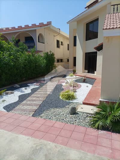 DHA Phase 5 1000 Yard Compact House Available For Sale