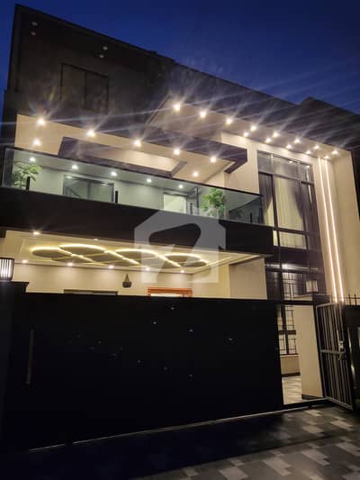 Luxury 10 marla House with Double-Height in Multi Gardens B-17, Islamabad