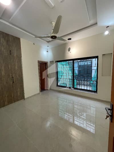 10 Marla Complete House Available For Rent On Prime Location And Reasonable Price 10 Marla Complete House Available For Rent On Prime Location And Reasonable Price