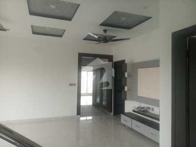 10 MARLA HOUSE AVAILABLE FOR SALE