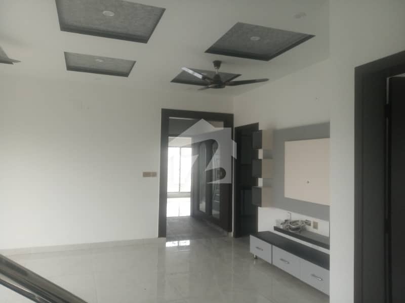 10 MARLA HOUSE AVAILABLE FOR SALE 10 MARLA HOUSE AVAILABLE FOR SALE